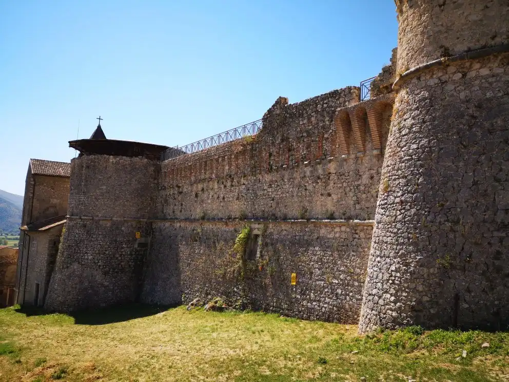 Castello Orsini 주변 호텔