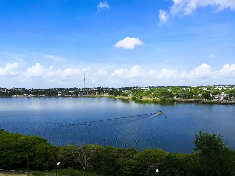 Hotels near Laguna del Carpintero