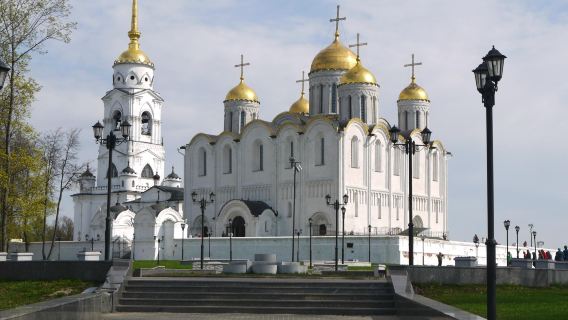 Pamyatnik Knyazyu Vladimiru I Svyatitelyu Fedoru