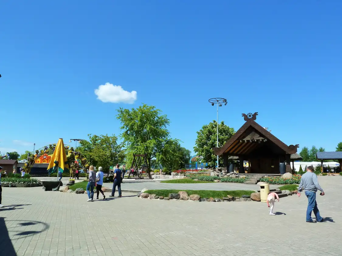 Hotels near Lido Recreation Centre