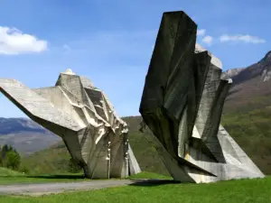 Tjentište monument