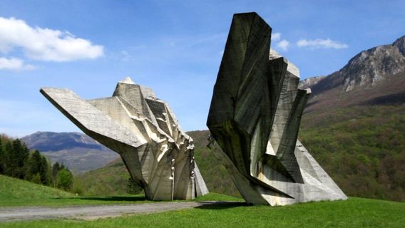 Tjentište monument