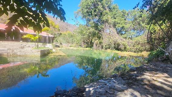 Carretera destino Las Granadas Mil Cascadas.