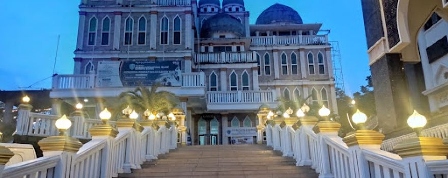 Masjid Agung Harakatul Jannah
