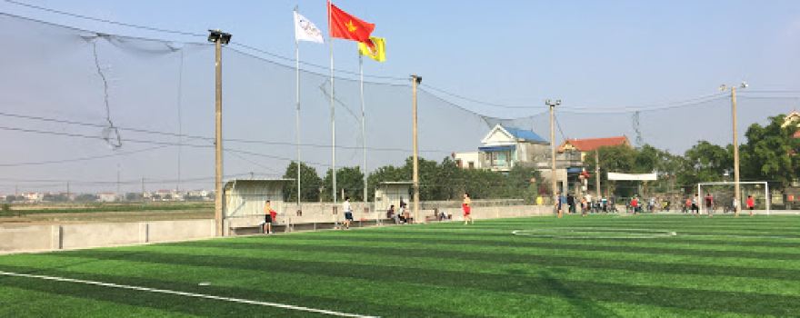 Sân bóng đá cỏ nhân tạo làng Tiền.