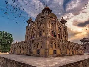 Khusro Bagh, Prayagraj