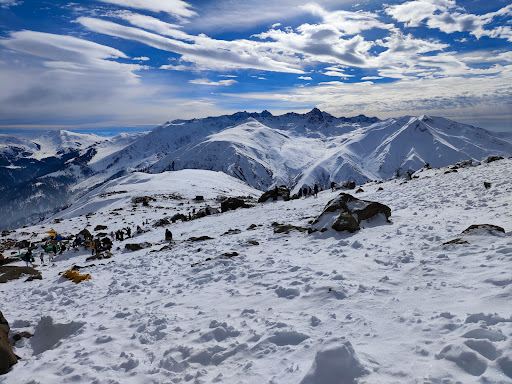 Skiing in gulmarg