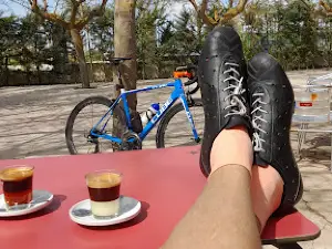 CAMPO DE FUTBOL Y PISCINA