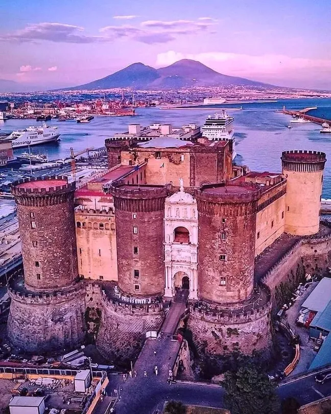 5_Castel Nuovo - Maschio Angioino