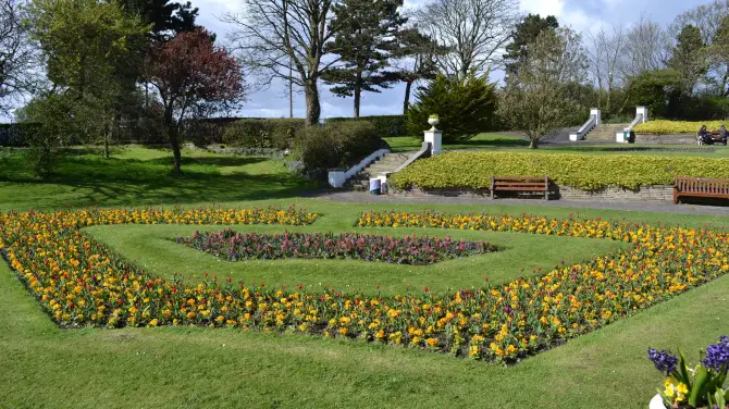 1_Happy Mount Park