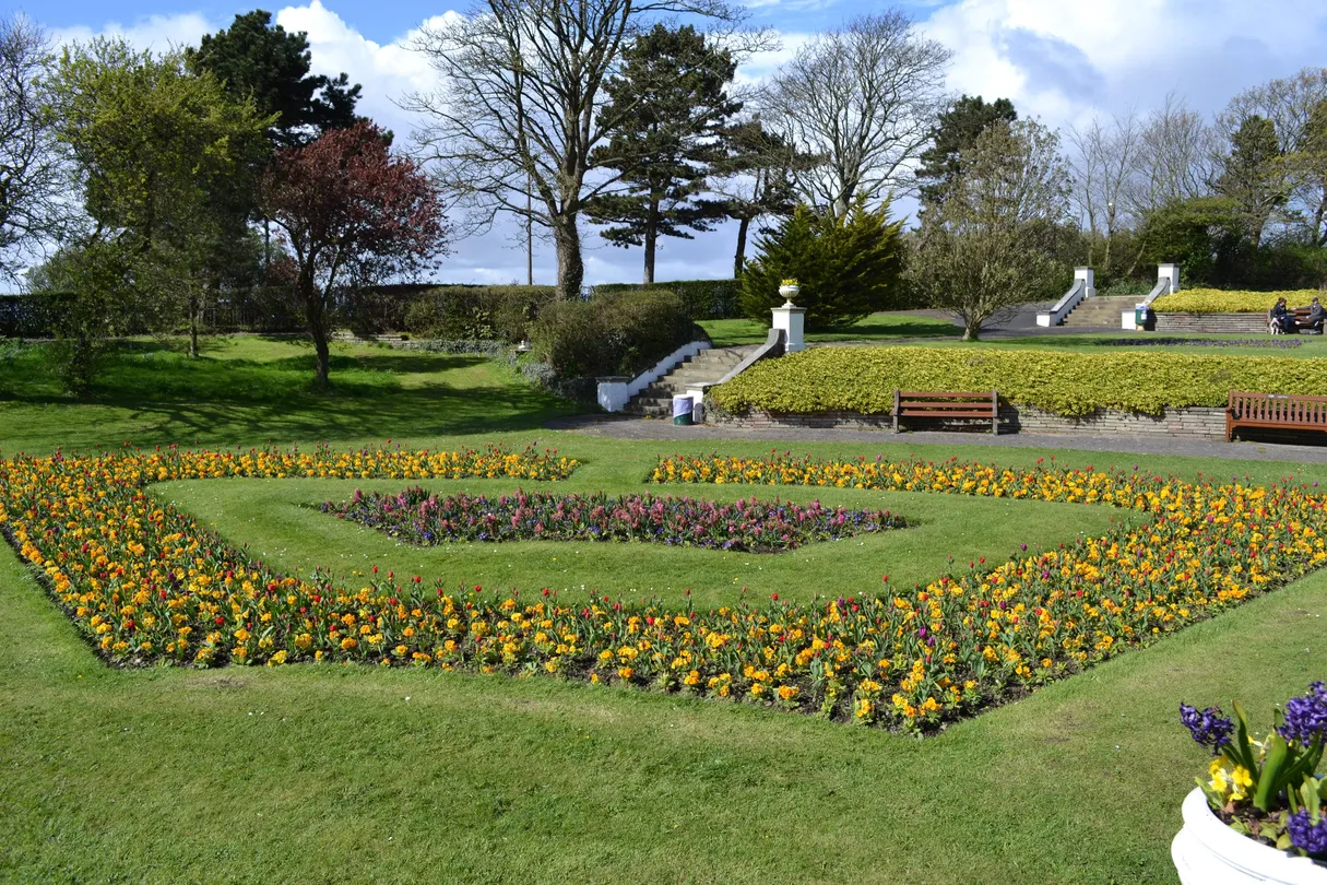 1_Happy Mount Park