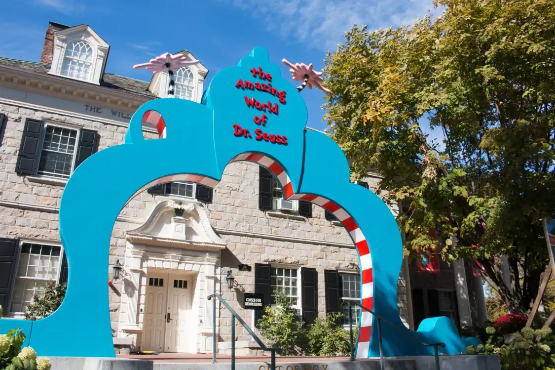Hotels near Smith Art Museum