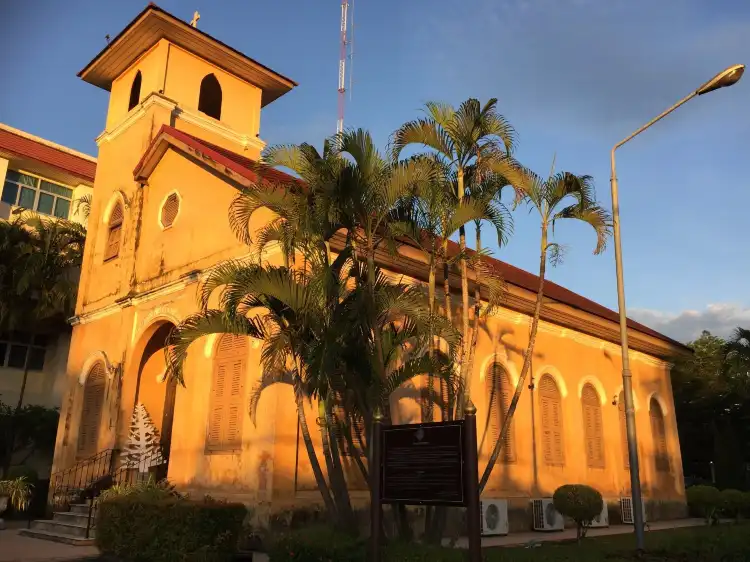 Các khách sạn gần Trang Church