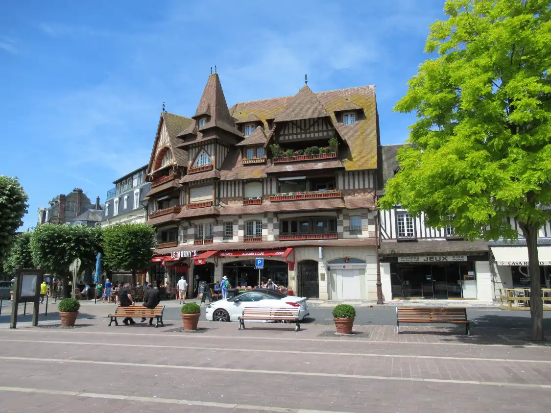 Hotels near Place de Morny