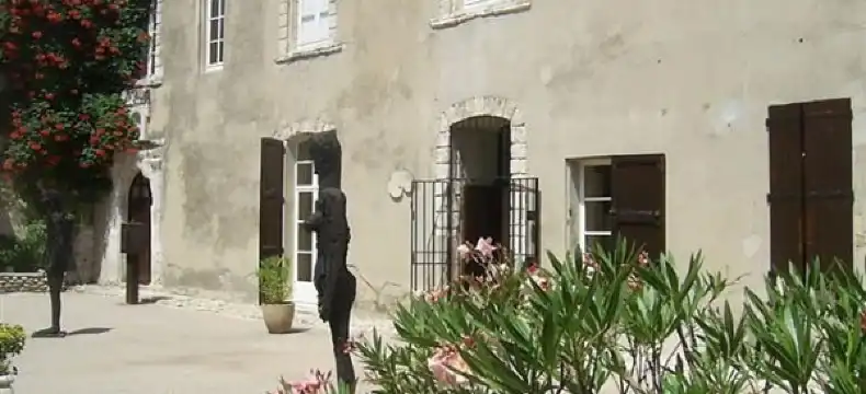 Penginapan Kyriad di Cabries