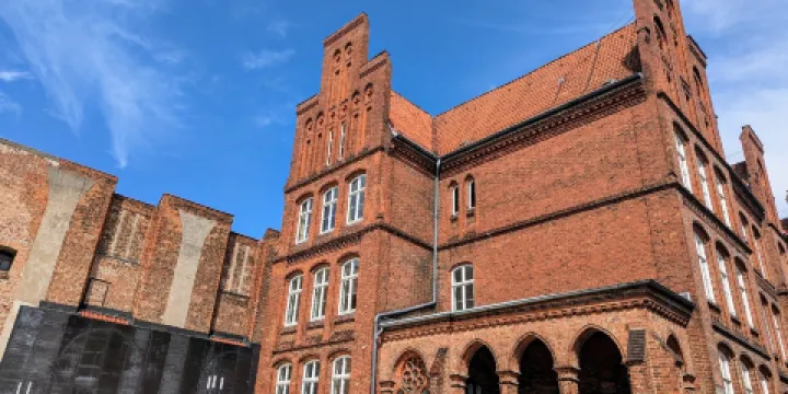 盧貝克城門與修道院