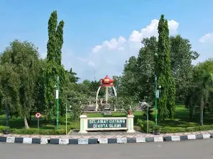 Tugu Poci Slawi Ayu