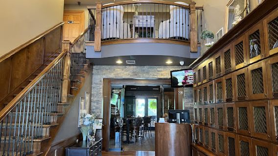 White Hawk Country Club