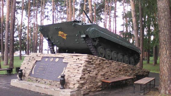 Park-Skver Imeni Voinov-Afgantsev, Obelisk