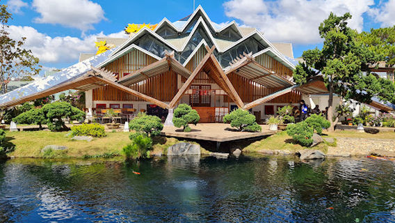 Maple Leaf tourist area