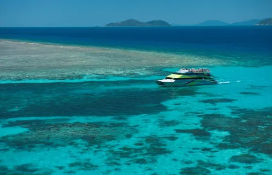 開恩茲大貓號綠島大堡礁遊船半日遊-可選上午/下午浮潛玻璃底船