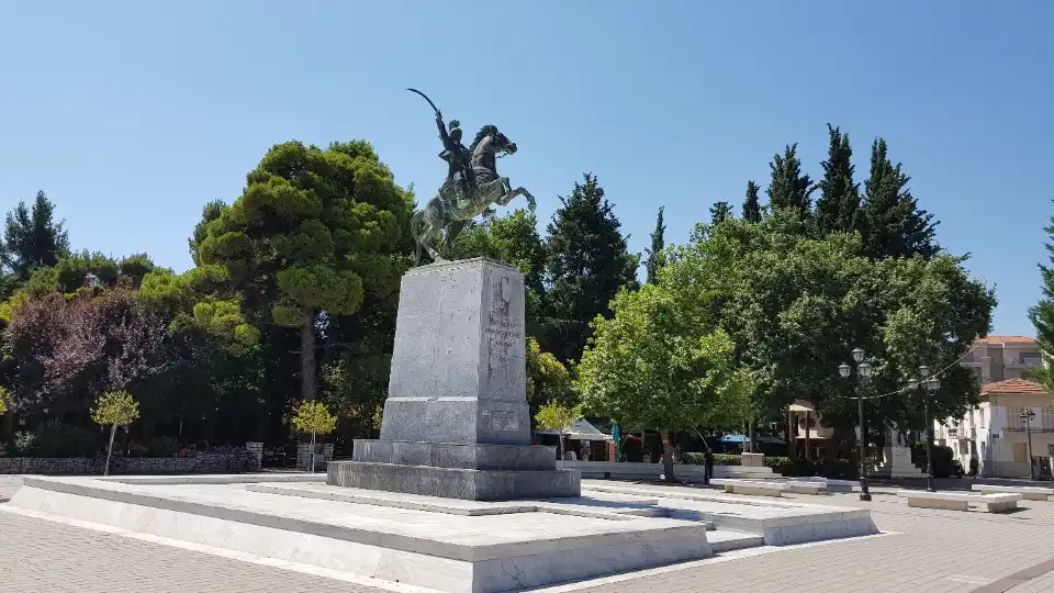 2_Areos Square