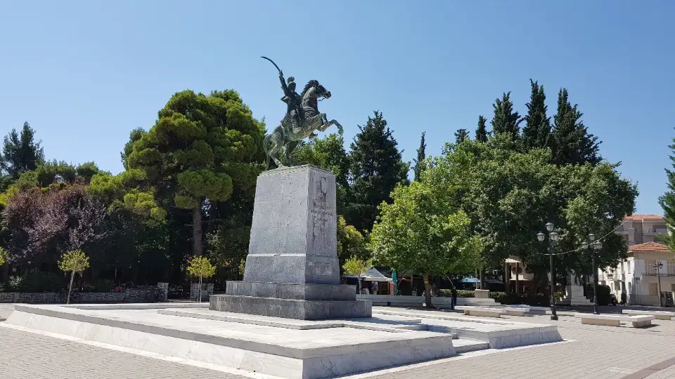 2_Areos Square