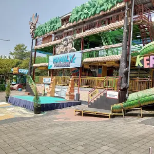 Extreme Trampolin Predator Fun Park