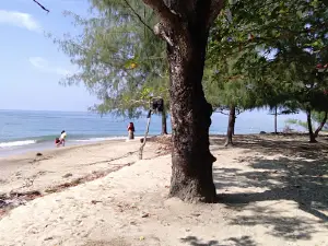 Wisata Pantai Maleo