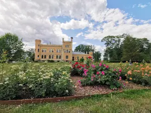 Gārsene castle and park