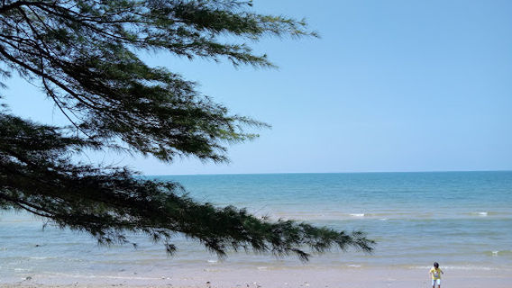 Pantai Slopeng