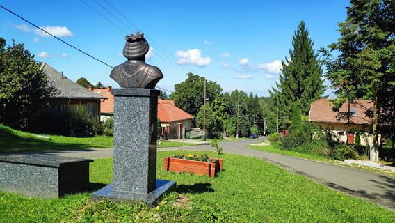 Szent László király szobra