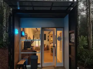 Blue Tree Gallery
