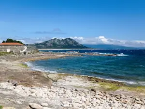 Monte e Lagoa de Louro