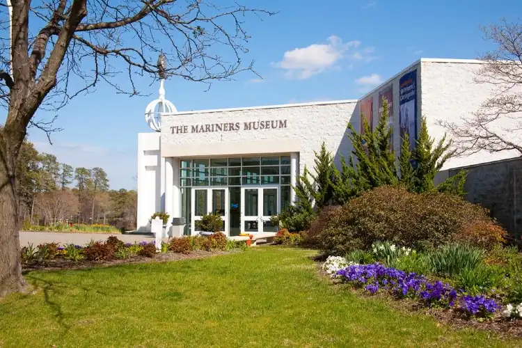 Hotel dekat The Mariners' Museum
