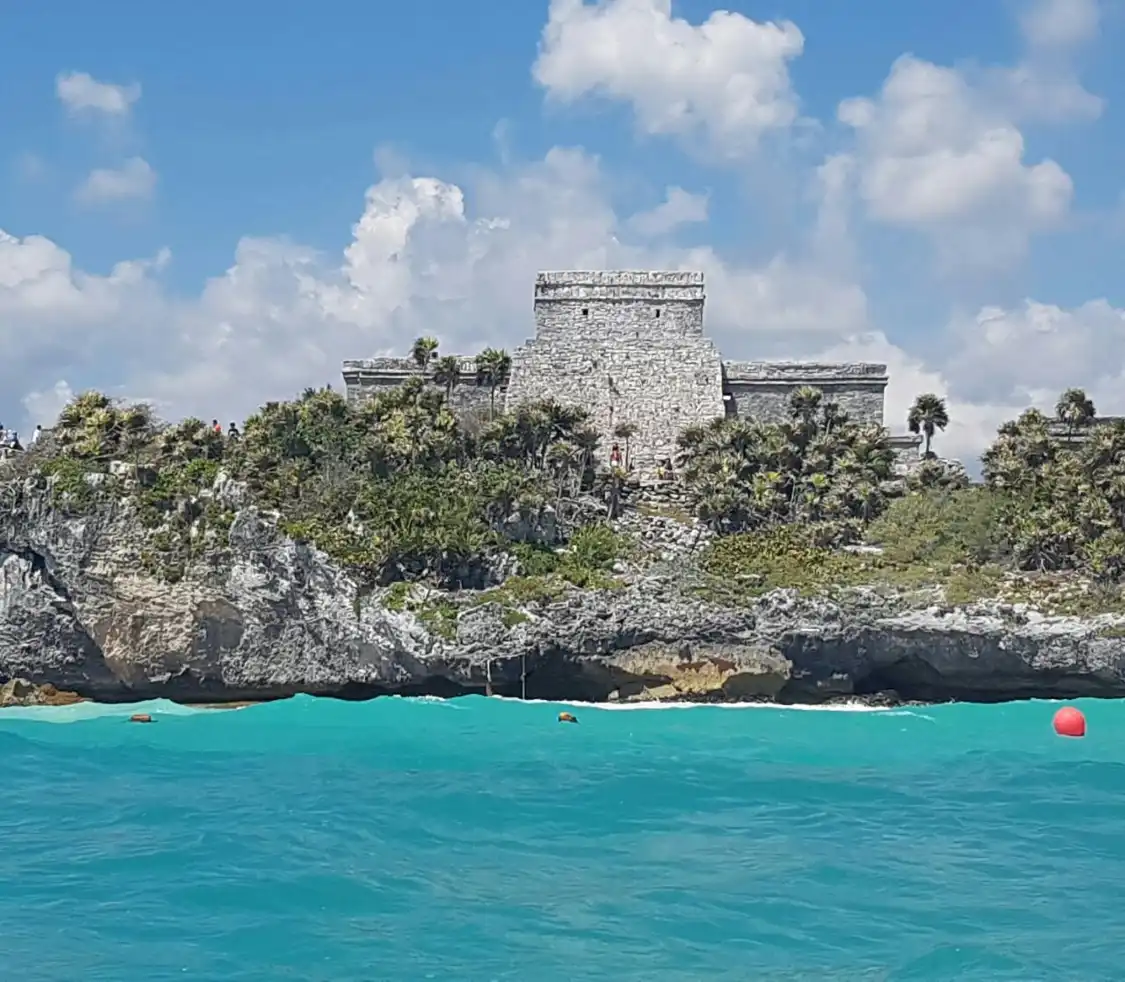 Hotels near Castillo Real