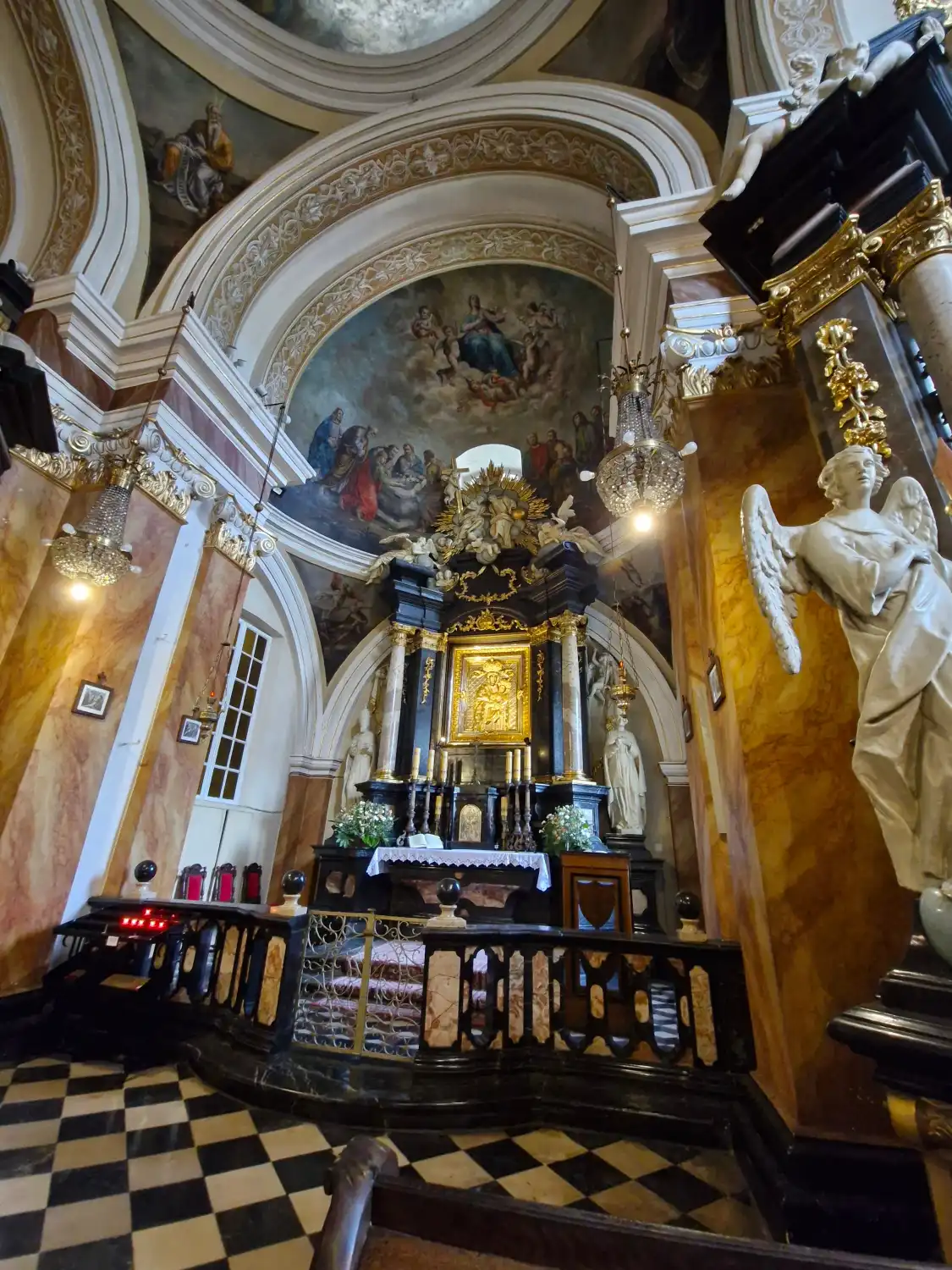 Hotel in zona Basilica della Santa Trinità