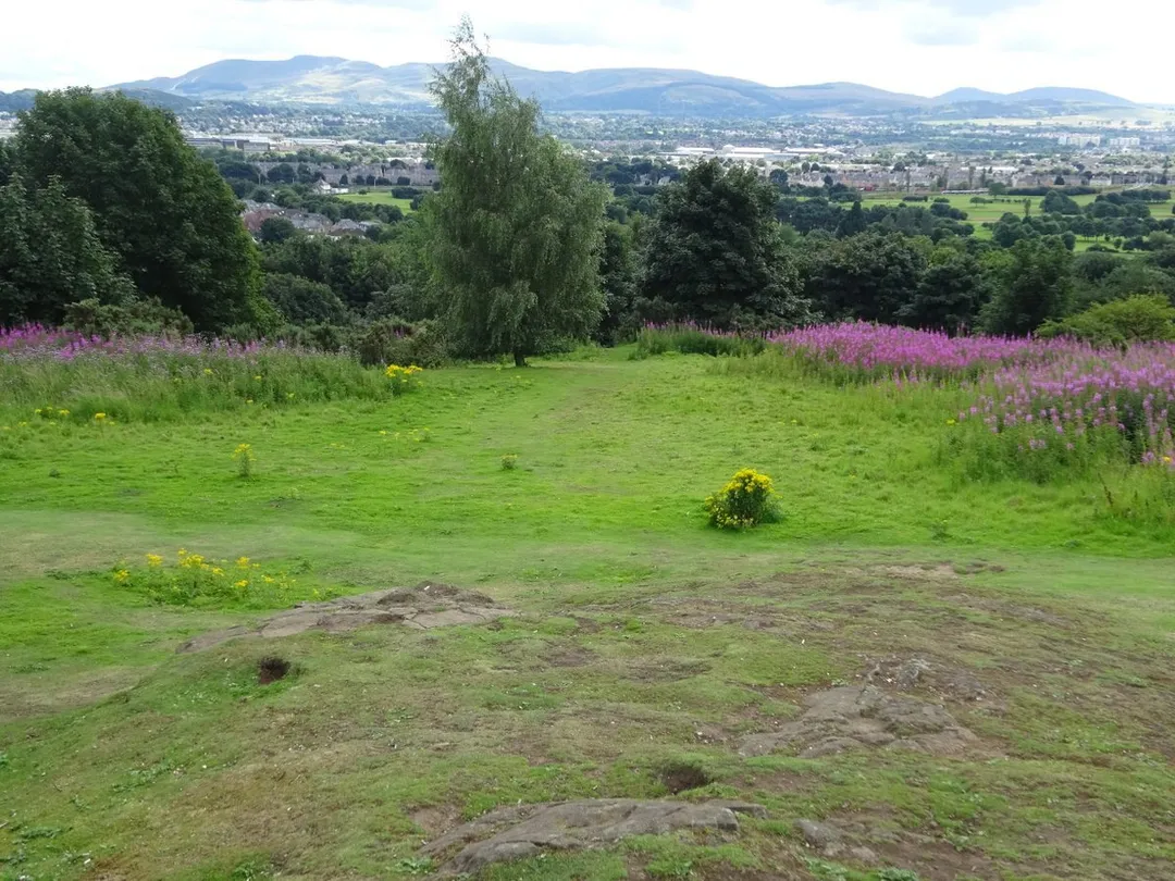 4_Characters from Kidnapped statue