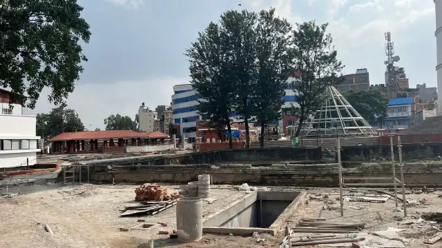 Hotels near Darahara