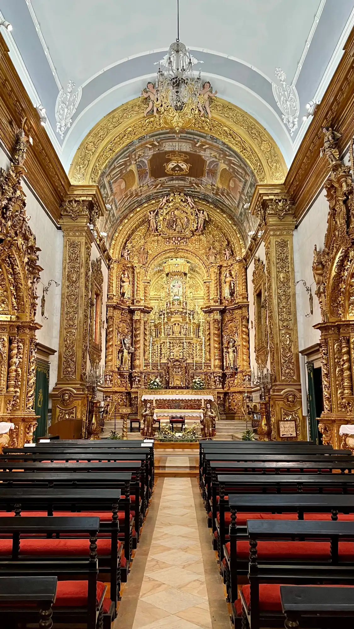 Hotels near Capela dos Ossos