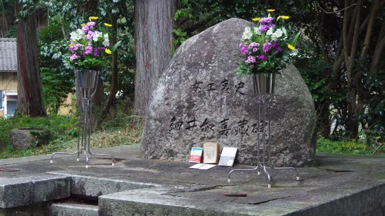 細井和喜蔵碑（「女工哀史」の著者）