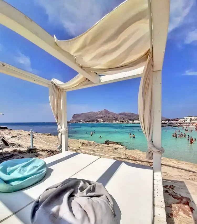Hotels near Lido Punta Burrone