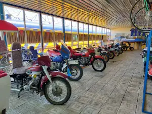 Retro Salon/Retro Soviet Car Museum