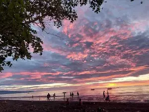 Wisata Pantai Poigar