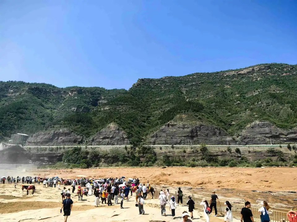 5_The Hukou Waterfall Scenic Area