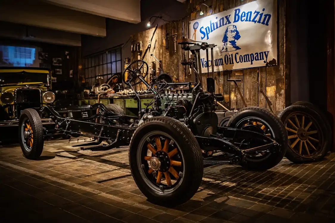 Hotels near Veterans Museum