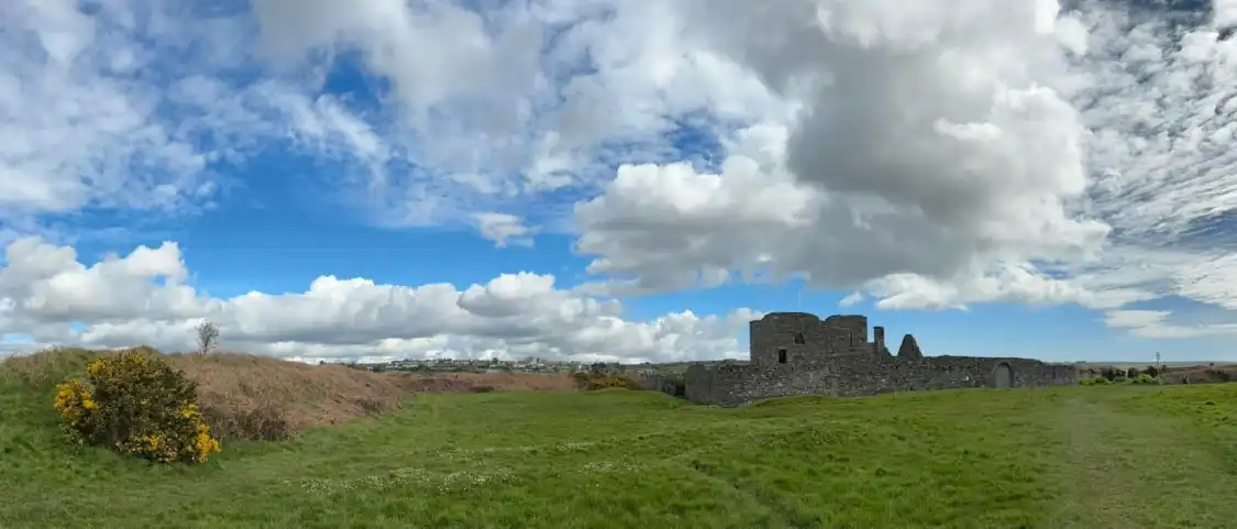 Hotels near James Fort