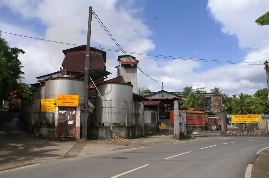 Hotels near Distillerie Montebello