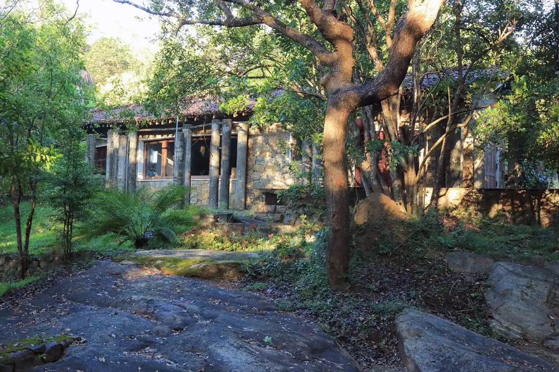Hotels near Popham's Arboretum