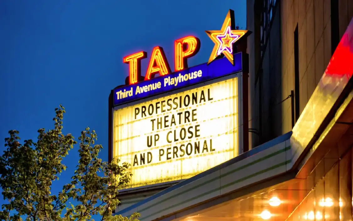Hotel in zona Third Avenue Playhouse (TAP)